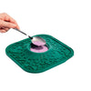 Woof likmat hond met zuignappen en snackvakje 20 cm